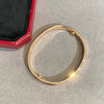 V gold couple bracelet(Using Synthetic diamond)